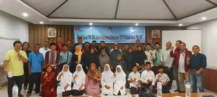 PWI Jaya - STIH Painan Gelar Kuliah Umum dan Santunan Anak Yatim PWI Jaya - STIH Painan Gelar Kuliah Umum dan Santunan Anak Yatim