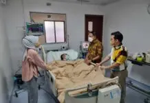 Menpora Jenguk Mantan Menhub, Menko Kesra & Ketum PSSI Azwar Anas di RSPAD Menpora Jenguk Mantan Menhub, Menko Kesra & Ketum PSSI Azwar Anas di RSPAD