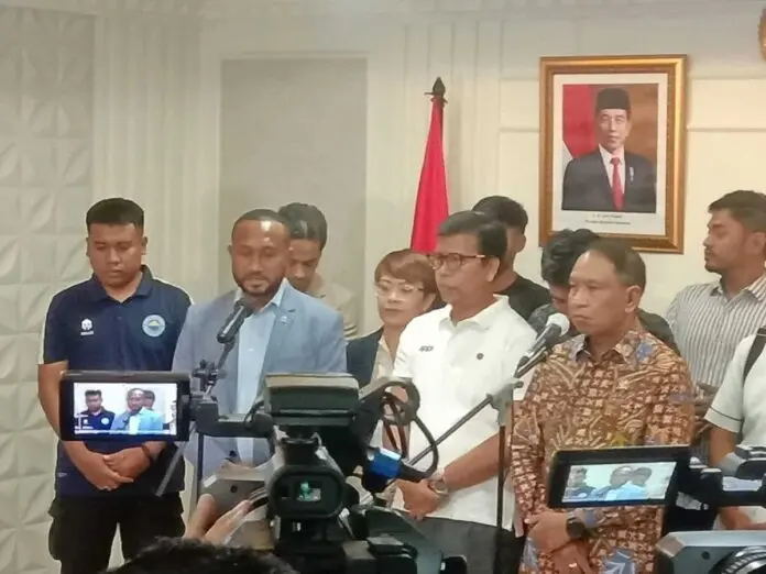 Terima Klub Peserta Liga 2, Menpora Akan Bicara dengan PSSI Soal Kelanjutan Kompetisi Terima Klub Peserta Liga 2, Menpora Akan Bicara dengan PSSI Soal Kelanjutan Kompetisi