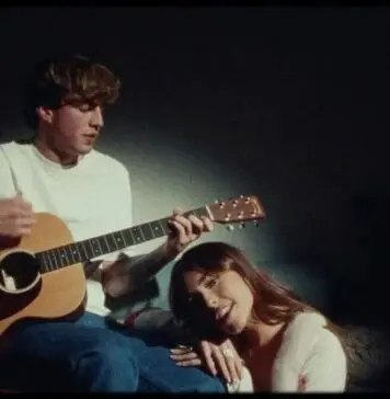 Lirik Lagu Carried Away dan Terjemahan – Surf Mesa, Madison Beer Lirik Lagu Carried Away dan Terjemahan - Surf Mesa, Madison Beer