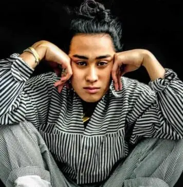 Lirik Lagu Right Here dan Terjemahan - Soran