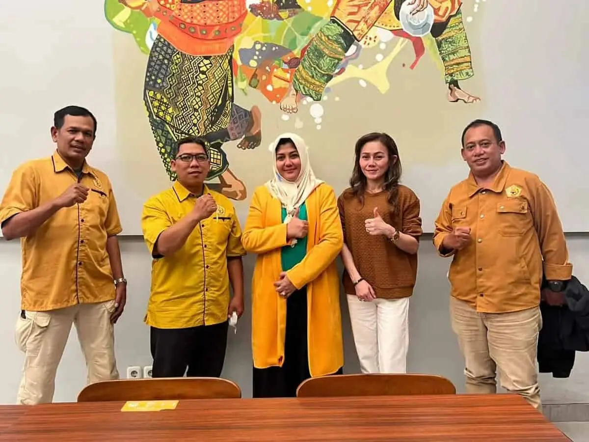 Ratih Widyawati dan Herliana Wijaya Kusumah Peringati Isra Miraj dengan Berbagi Sembako Ratih Widyawati dan Herliana Wijaya Kusumah Peringati Isra Miraj dengan Berbagi Sembako