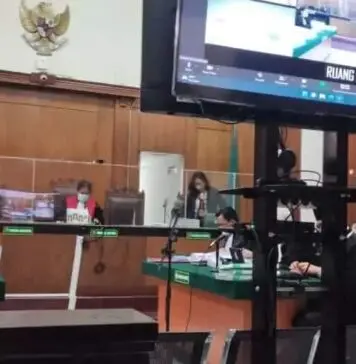 Saksi Edi Pekerja Meratus Tegaskan Dirinya Disekap oleh Slamet dan Fanny Saksi Edi Pekerja Meratus Tegaskan Dirinya Disekap oleh Slamet dan Fanny
