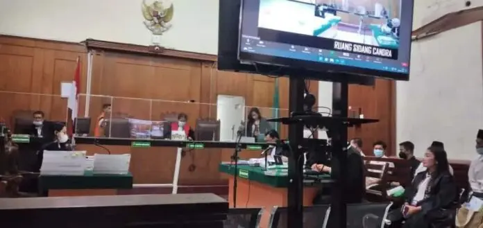 Saksi Edi Pekerja Meratus Tegaskan Dirinya Disekap oleh Slamet dan Fanny Saksi Edi Pekerja Meratus Tegaskan Dirinya Disekap oleh Slamet dan Fanny