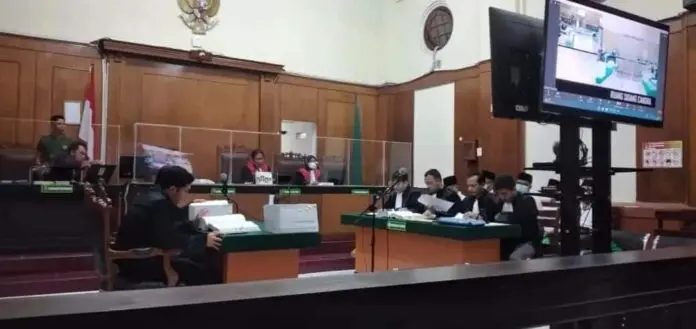 Saksi Ungkap Keterlibatan Oknum TNI Polri Dalam Penyekapan Dirinya Saksi Ungkap Keterlibatan Oknum TNI Polri Dalam Penyekapan Dirinya