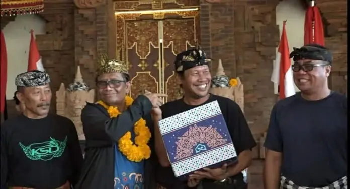 Dorong Pemulihan Ekonomi Bali, DPP IKA UII Bagikan Ratusan Paket Bansos Bersama Mahfud MD Dorong Pemulihan Ekonomi Bali, DPP IKA UII Bagikan Ratusan Paket Bansos Bersama Mahfud MD