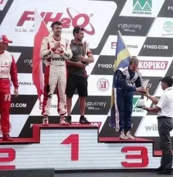 Dampingi Presiden, Menpora Serahkan Trofi Juara F1 Powerboat Danau Toba 2023 Dampingi Presiden, Menpora Serahkan Trofi Juara F1 Powerboat Danau Toba 2023