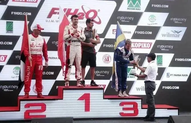 Dampingi Presiden, Menpora Serahkan Trofi Juara F1 Powerboat Danau Toba 2023 Dampingi Presiden, Menpora Serahkan Trofi Juara F1 Powerboat Danau Toba 2023
