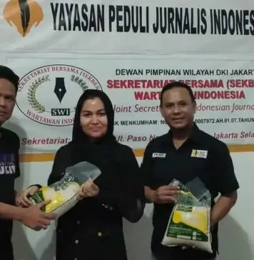 Sinergi Permata Sanny Peduli, KITA, dan YPJI Salurkan Bingkisan Lebaran untuk Wartawan Sinergi Permata Sanny Peduli, KITA, dan YPJI Salurkan Bingkisan Lebaran untuk Wartawan