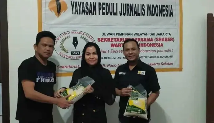 Sinergi Permata Sanny Peduli, KITA, dan YPJI Salurkan Bingkisan Lebaran untuk Wartawan