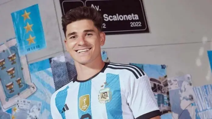 Julián Álvarez Seorang Pemain Sepak Bola Asal Argentina Julián Álvarez Seorang Pemain Sepak Bola Asal Argentina