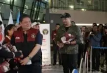 Bersama Airlangga Hartarto, Menpora Sambut Kedatangan Tim Wushu Indonesia di Bandara Soetta Bersama Airlangga Hartarto, Menpora Sambut Kedatangan Tim Wushu Indonesia di Bandara Soetta
