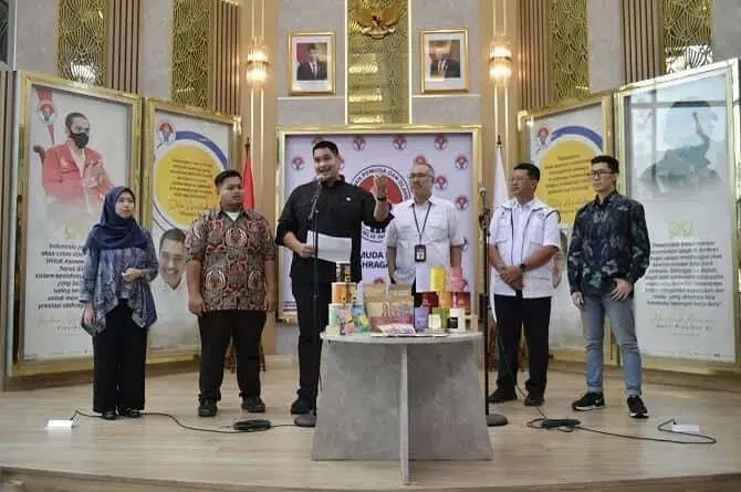 Menpora Apresiasi Tiga Pemuda Bawa Produk Indonesia Tembus Pasar Eropa di Ajang Tuttofood Milano 2023 Menpora Apresiasi Tiga Pemuda Bawa Produk Indonesia Tembus Pasar Eropa di Ajang Tuttofood Milano 2023