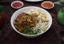2 Cara Membuat Mie Ayam Simpel dan Enak 2 Cara Membuat Mie Ayam Simpel dan Enak