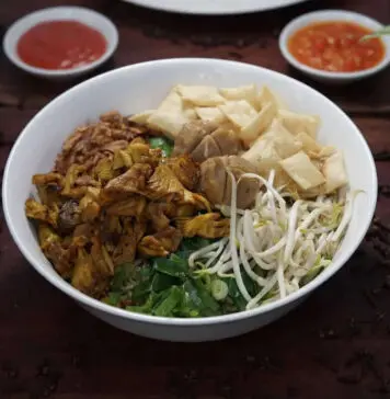 2 Cara Membuat Mie Ayam Simpel dan Enak 2 Cara Membuat Mie Ayam Simpel dan Enak