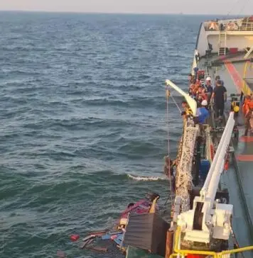 Momen Heroik Kru Kapal MT Kakap Selamatkan Kapal Nelayan di Tanjung Priok Momen Heroik Kru Kapal MT Kakap Selamatkan Kapal Nelayan di Tanjung Priok