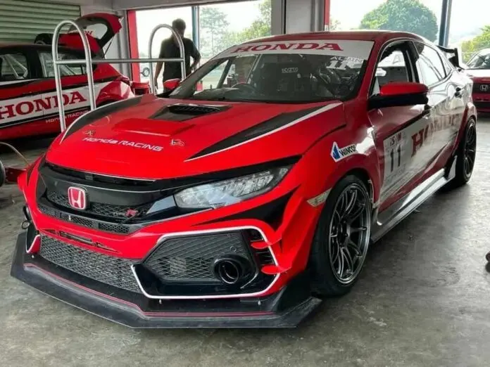 Tak terkendalan Beban, Avila Bahar Optimistis Pertahankan Juara kejurnas balap mobil ITCR 1500