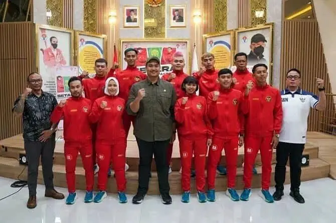 Menpora Lepas Tim ke HWC AS