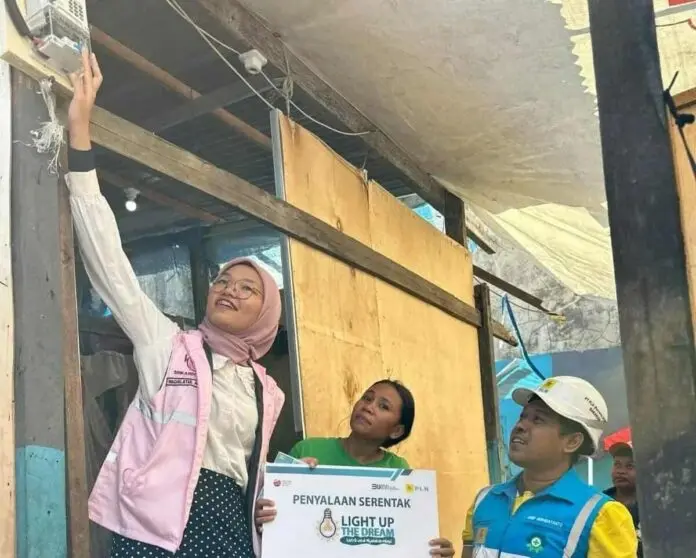 Atasi Segala Hambatan, Srikandi PLN Salurkan Listrik ke Daerah 3T di Sulawesi Atasi Segala Hambatan, Srikandi PLN Salurkan Listrik ke Daerah 3T di Sulawesi