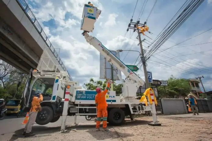 Banyak Kabel dan Tiang di Tepi Jalan, Yuk Kenali yang Mana Milik PLN