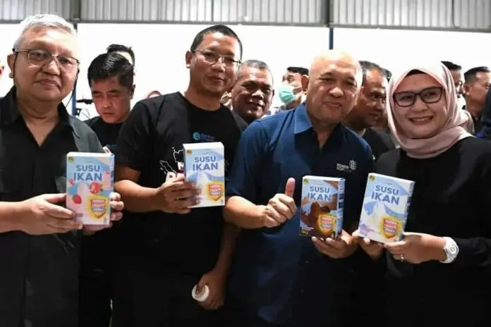 Menkop Launching Susu Ikan Pertama di Indonesia Hasil Kemitraan Koperasi dan UKM