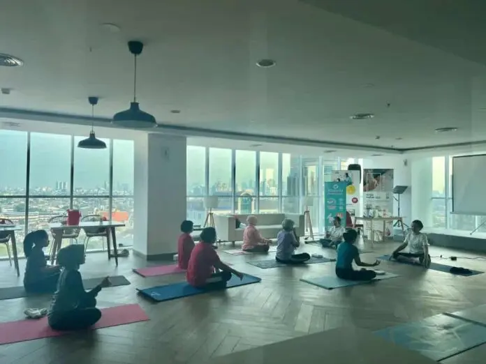 Berikan Kelembutan Bagi Lansia di Tahun Emasnya melalui kegiatan Yoga di Senior Living Care Berikan Kelembutan Bagi Lansia di Tahun Emasnya melalui kegiatan Yoga di Senior Living Care