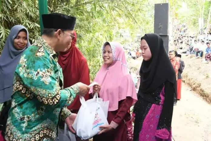 Sosialisasi di Pondok Pesantren, Dokter Hasto Sampaikan Tips Cegah Stunting Lewat Asupan Telur dan Ikan Lele Sosialisasi di Pondok Pesantren, Dokter Hasto Sampaikan Tips Cegah Stunting Lewat Asupan Telur dan Ikan Lele