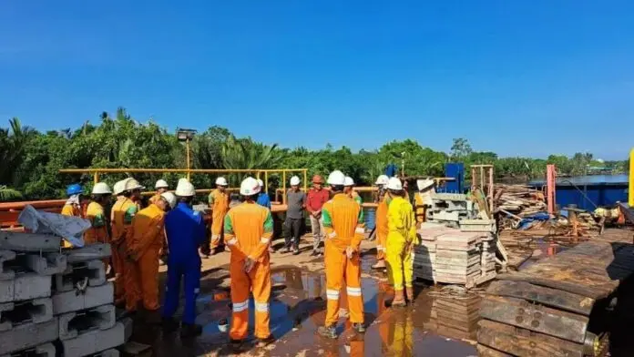 PLN Operasikan Kabel Sungai, Listrik 24 Jam Hadir Bagi Warga Dua Kecamatan di Kabupaten Indragiri Hilir PLN Operasikan Kabel Sungai, Listrik 24 Jam Hadir Bagi Warga Dua Kecamatan di Kabupaten Indragiri Hilir