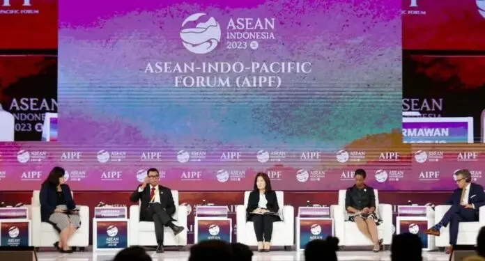 Forum ASEAN-Indo-Pacific, Dirut PLN Suarakan Kolaborasi Global Wujudkan Transisi Energi Forum ASEAN-Indo-Pacific, Dirut PLN Suarakan Kolaborasi Global Wujudkan Transisi Energi