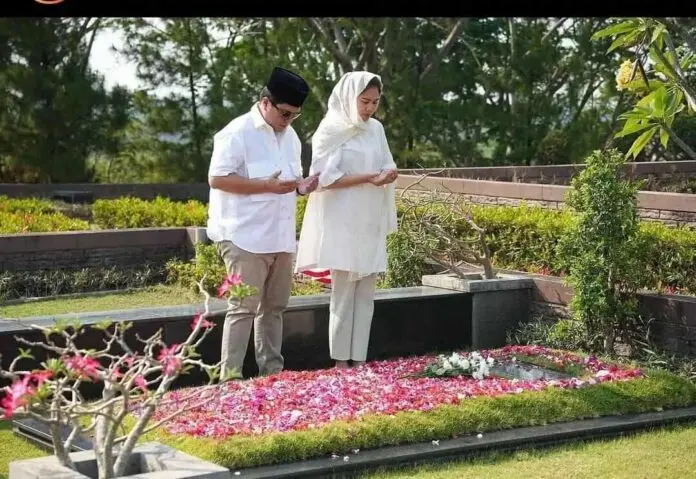 Ziarah Makam Ayah Dinilai Pertanda Erick Thohir Siap Cawapres Ziarah Makam Ayah Dinilai Pertanda Erick Thohir Siap Cawapres