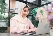Membentuk Masyarakat Cerdas dan Baik di Era Digital Membentuk Masyarakat Cerdas dan Baik di Era Digital