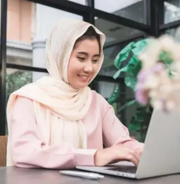 Membentuk Masyarakat Cerdas dan Baik di Era Digital Membentuk Masyarakat Cerdas dan Baik di Era Digital