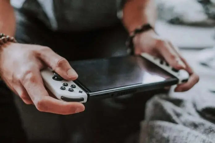 Suka Main Game Diluar? Cobain Konsol Handheld Berikut Ini Suka Main Game Diluar? Cobain Konsol Handheld Berikut Ini