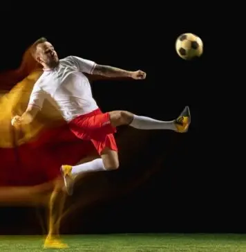 Teknik Dasar Menendang dan Mengoper Bola dalam Sepak Bola