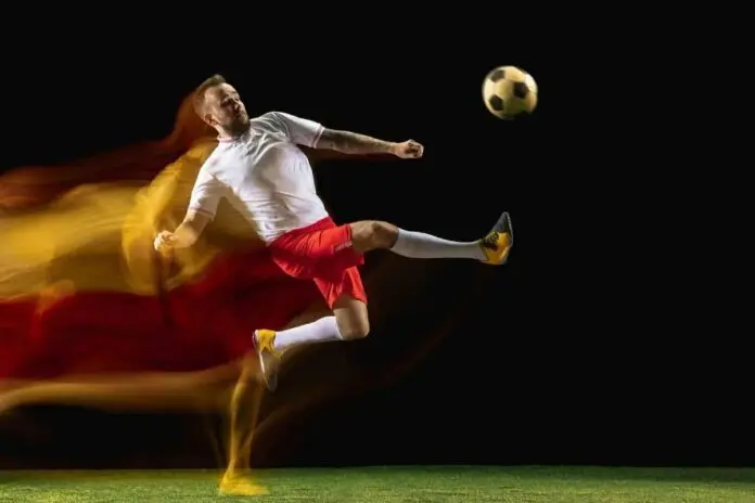 Teknik Dasar Menendang dan Mengoper Bola dalam Sepak Bola Teknik Dasar Menendang dan Mengoper Bola dalam Sepak Bola