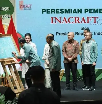 INACRAFT 2023 Dibuka Presiden, UMKM Binaan PLN dari Papua Hingga Sumatera Dibanjiri Pembeli INACRAFT 2023 Dibuka Presiden, UMKM Binaan PLN dari Papua Hingga Sumatera Dibanjiri Pembeli
