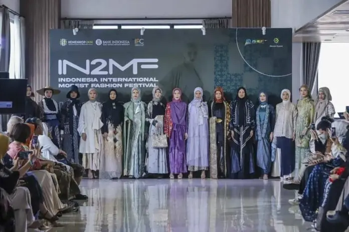 IN2MF 2023 Bawa Misi Perkenalkan Wastra Indonesia pada Industri Modest Fashion Dunia IN2MF 2023 Bawa Misi Perkenalkan Wastra Indonesia pada Industri Modest Fashion Dunia