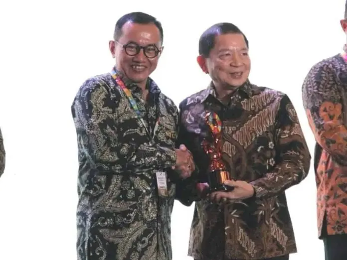 Melalui Program Electrifying Agriculture, PLN Jadi Satu-satunya BUMN Dapat Indonesia's SDGs Award 2023 dari Bappenas Melalui Program Electrifying Agriculture, PLN Jadi Satu-satunya BUMN Dapat Indonesia's SDGs Award 2023 dari Bappenas