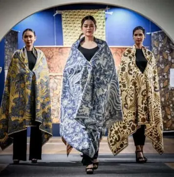Menkop UKM Dukung Langkah Konkret Sarinah Jadi Agregator Batik Lokal Mendunia Menkop UKM Dukung Langkah Konkret Sarinah Jadi Agregator Batik Lokal Mendunia