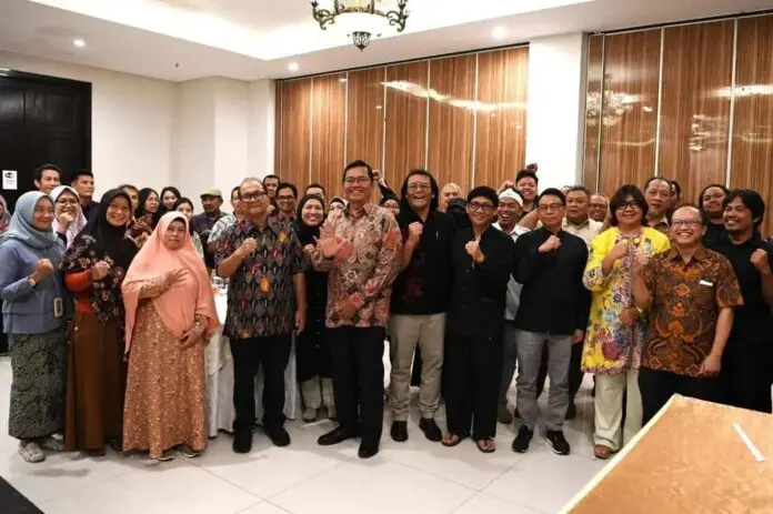 Kolaborasi Kemenkop UKM-WWF Indonesia Kendalikan Populasi Sampah Plastik Melalui Koperasi Kolaborasi Kemenkop UKM-WWF Indonesia Kendalikan Populasi Sampah Plastik Melalui Koperasi