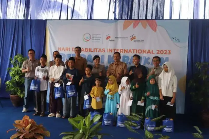 Peringati Hari Disabilitas Internasional Bakrie Amanah dan PT SEAPI Beri Santunan Peringati Hari Disabilitas Internasional Bakrie Amanah dan PT SEAPI Beri Santunan