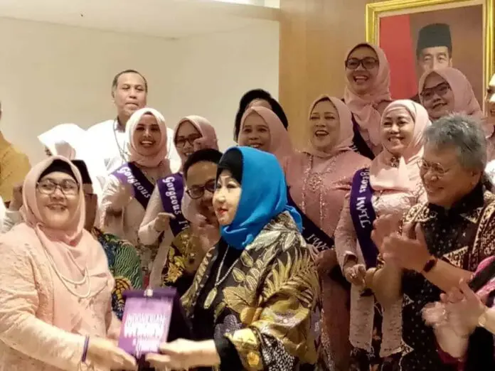 28 Perempuan Tangguh Luncurkan Buku "Indonesian Women in Transport and Logistics" 28 Perempuan Tangguh Luncurkan Buku "Indonesian Women in Transport and Logistics"