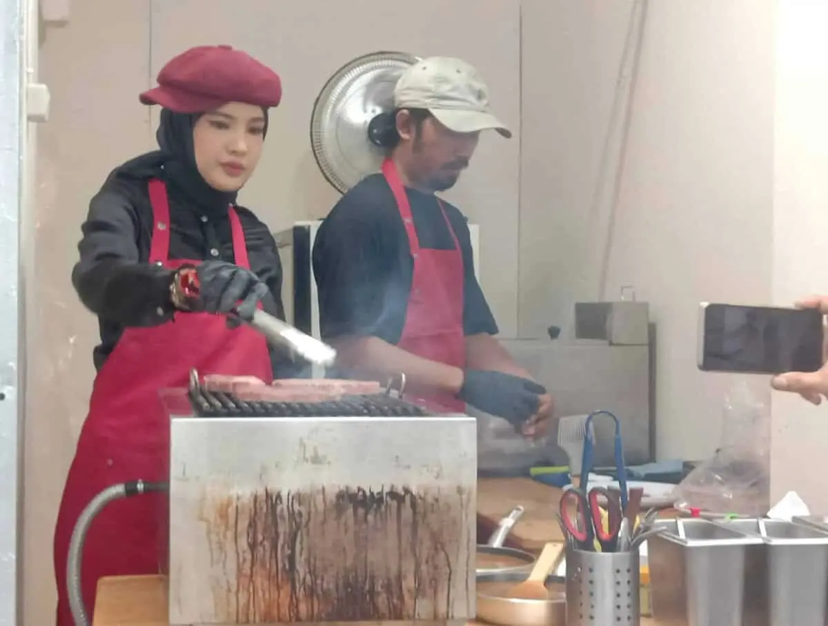 'Red Koki' Henny Maria Siap Manjakan Pencinta Kuliner, Hadirkan  Steak Twogether di Radio Dalam