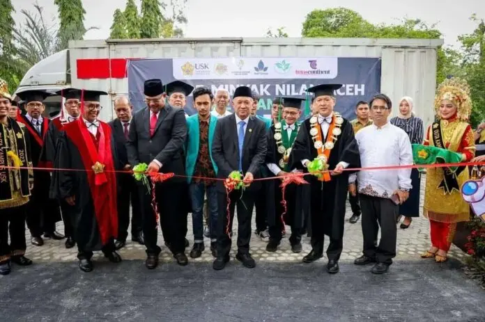 Koperasi Inovac Ekspor Komoditas Unggulan Minyak Nilam Aceh ke Prancis Koperasi Inovac Ekspor Komoditas Unggulan Minyak Nilam Aceh ke Prancis