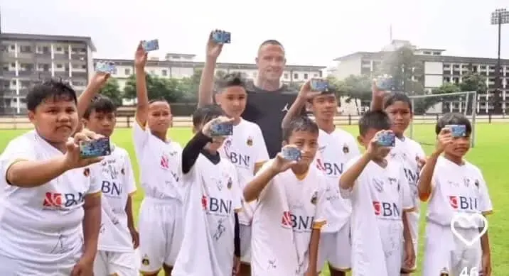 Radja Nainggolan Hadiri Grassroot Football Day Bhayangkara Presisi Indonesia FC