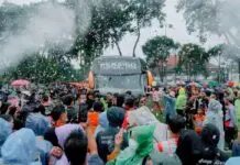 HUT Persibo ke 75 Tahun : Mbak Nurul Azizah Kadoin Bigbus HUT Persibo ke 75 Tahun : Mbak Nurul Azizah Kadoin Bigbus