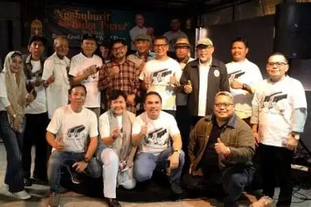 Duet Kesit-Yusuf Gelar Silahturahmi dengan Laga Persahabatan SIWO PWI Jaya vs Tim 86 Old Soccer FC di Pancoran Soccer Field Duet Kesit-Yusuf Gelar Silahturahmi dengan Laga Persahabatan SIWO PWI Jaya vs Tim 86 Old Soccer FC di Pancoran Soccer Field