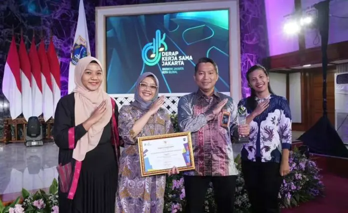 PLN UID Jakarta Raya Raih Penghargaan Desa Berdjamur PLN UID Jakarta Raya Raih Penghargaan Desa Berdjamur