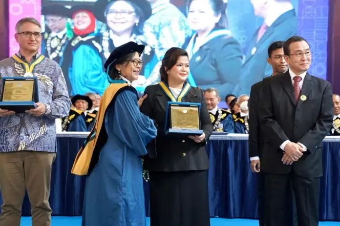 Ketum PYC Filda Citra Yusgiantoro Raih Penghargaan Bergengsi Ganesa Wirya Jasa Utama dari ITB