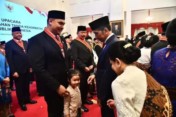 6412Menpora-Dito-Terima-Tanda-Kehormatan-Bintang-Mahaputera-Nararya-dari-Presiden-Jokowi
